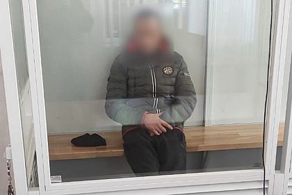 На Днепропетровщине задержали мужчину, который на остановке напал с ножом на юношу