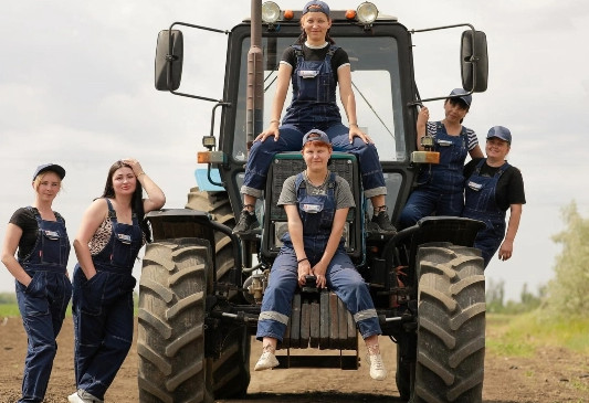 Трактористка, слесарь: Днепропетровщина среди лидеров по направлению женщин на профобучение