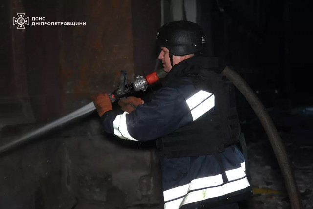 На Дніпропетровщині рятувальники ліквідували наслідки масованої атаки БпЛА