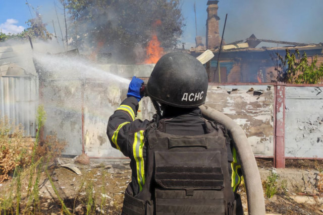 На Дніпропетровщині через обстріли пошкоджене підприємство та цивільні будівлі