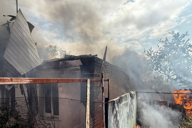 Росіяни атакували Дніпропетровщину: загибла жінка, пожежі в будинках
