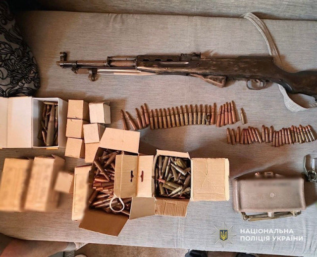 На Дніпропетровщині судитимуть чоловіка за незаконне зберігання зброї