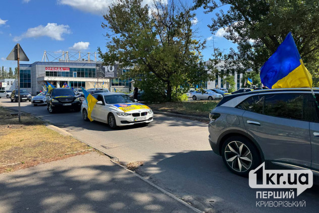 У Кривому Розі проходить автопробіг на підтримку військовополонених