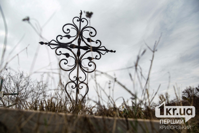 У Кривому Розі невідомі пошкодили надгробки на кладовищі