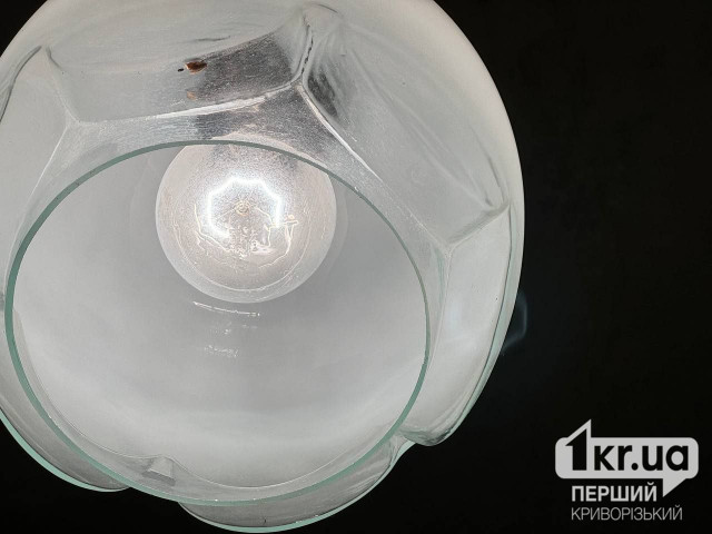 Після обстрілів знов зі світлом 15 населених пунктів Дніпропетровщини