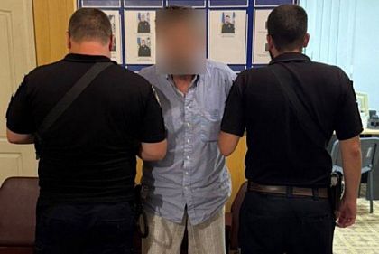 На Дніпропетровщині затримали чоловіка, який кинув гранату посеред вулиці На Дніпропетровщині затримали чоловіка, який кинув гранату посеред вулиці