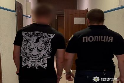 Криворіжця підозрюють у підпалі двох машин в Одесі Криворіжця підозрюють у підпалі двох машин в Одесі