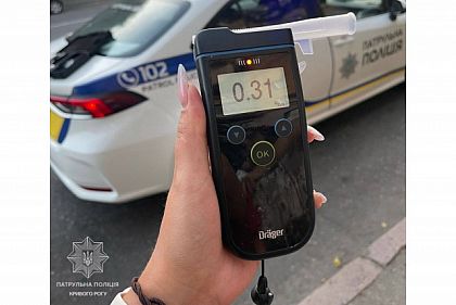 Поліція затримала криворожанку, яка сіла за кермо у нетверезому стані