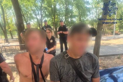 У Кривому Розі затримали чоловіків, які погрожували перехожим, ймовірно, пістолетом
