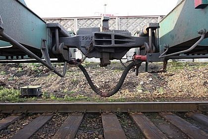 Криворожанам напоминают – почему запрещено находиться между вагонами на автосцепах