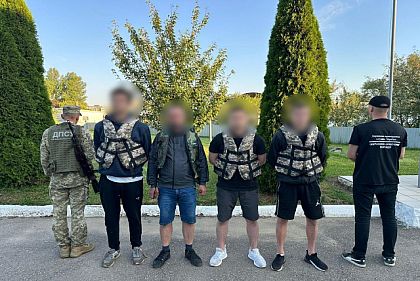 Житель Днепропетровщины с сообщниками пытались незаконно пересечь границу через реку