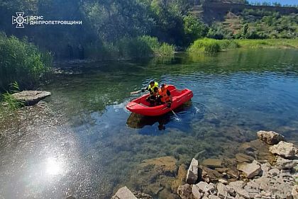В Кривом Роге спасатели достали из воды тело утопленника