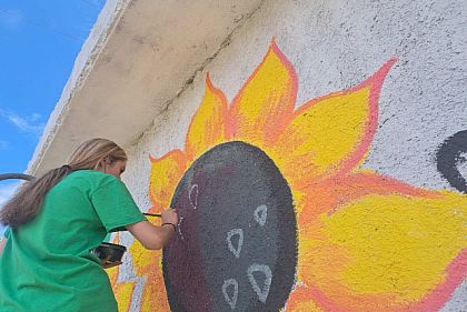 Как выглядит автобусная остановка, которую разрисовала молодежь Криворожья