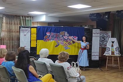 В Кривом Роге презентовали вышитую карту Украины