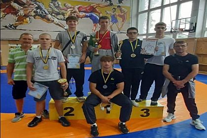 Криворожане стали призерами областного чемпионата по греко-римской борьбе