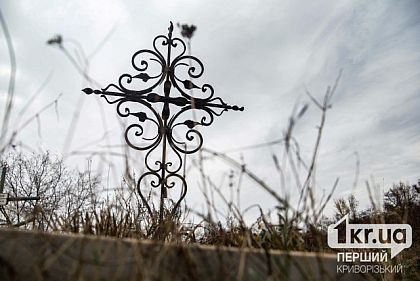 В Кривом Роге неизвестные повредили надгробия на кладбище