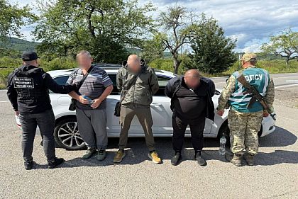 Жителей Днепропетровщины поймали на попытке нелегально пересечь границу на авто