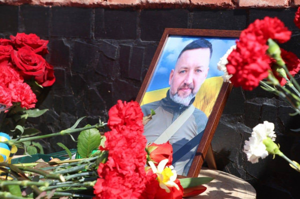 в Кривом Роге открыли мемориальную доску погибшему военному мемориальная доска