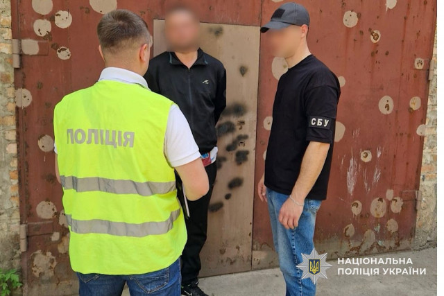 Біля гаражного кооперативу Кривого Рогу затримали чоловіка, який намагався продати боєприпаси Біля гаражного кооперативу Кривого Рогу затримали чоловіка, який намагався продати боєприпаси