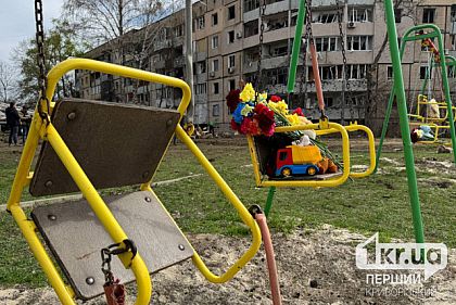 В Кривом Роге возник стихийный мемориал на месте гибели мирных жителей