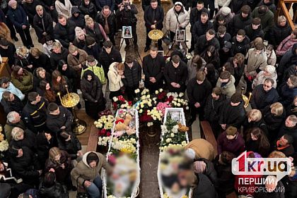 Криворожане простились с погибшими от российской ракеты 15-летними Алиной Куценко и Данилом Никитским