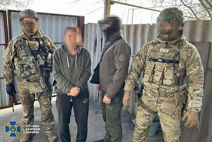 В Днепре задержали подозреваемую, следившую за эшелонами ВСУ через видеокамеру в скворечнике