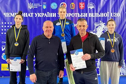 Криворожские спортсменки одержали победы на чемпионате Украины по вольной борьбе
