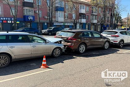 В Кривом Роге произошло тройное ДТП