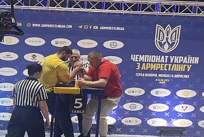 Криворожане завоевали золото и бронзу на чемпионате Украины по армрестлингу