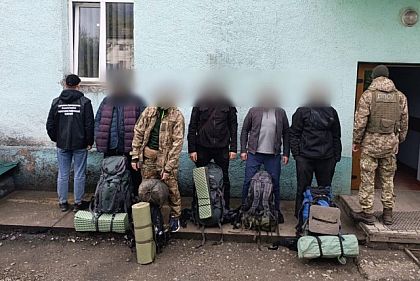 Хотіли незаконно перетнути кордон: у горах затримали трьох мешканців Дніпропетровщини Хотіли незаконно перетнути кордон: у горах затримали трьох мешканців Дніпропетровщини