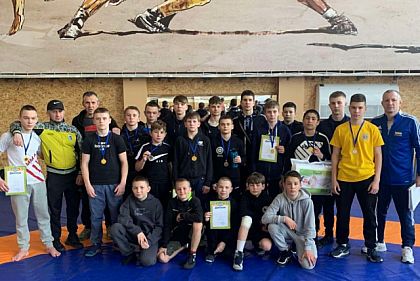 Криворізькі спортсмени здобули 18 медалей на обласному чемпіонаті з вільної боротьби