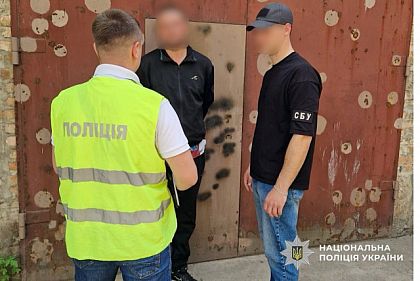 Возле гаражного кооператива Кривого Рога задержали мужчину, который пытался продать боеприпасы