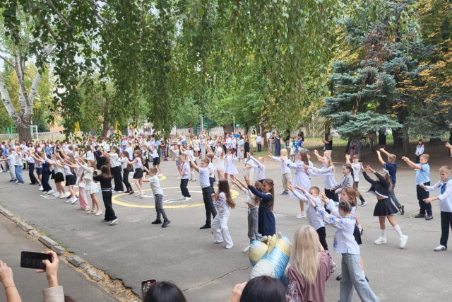 Скільки учнів Криворіжжя пішли до школи 1 вересня