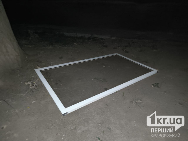 В результате ночной атаки на Кривой Рог в домах повреждены окна
