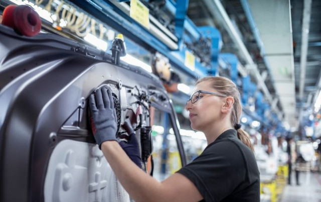 Станочница, операторка котельной: Днепропетровщина в лидерах по направлению женщин на профобучение