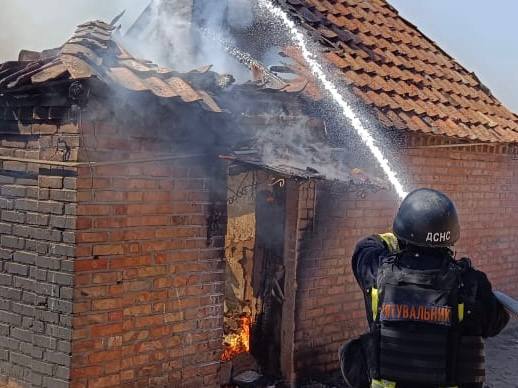 Дві літні жінки постраждали від ворожих обстрілів Дніпропетровщини