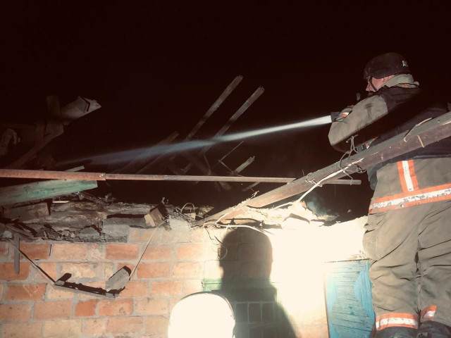 На Дніпропетровщині через ворожі влучання сталися пожежі