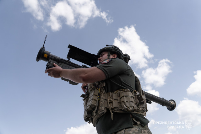 Над Украиной уничтожили около 100 вражеских беспилотников