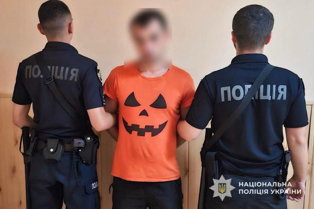 Кидав згортки з наркотиками через паркан колонії: на Дніпропетровщині затримали наркодилера