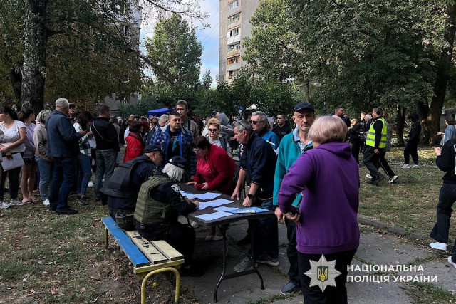 Полиция Днепра уже приняла более 300 заявлений от жителей о повреждении имущества после массированной атаки