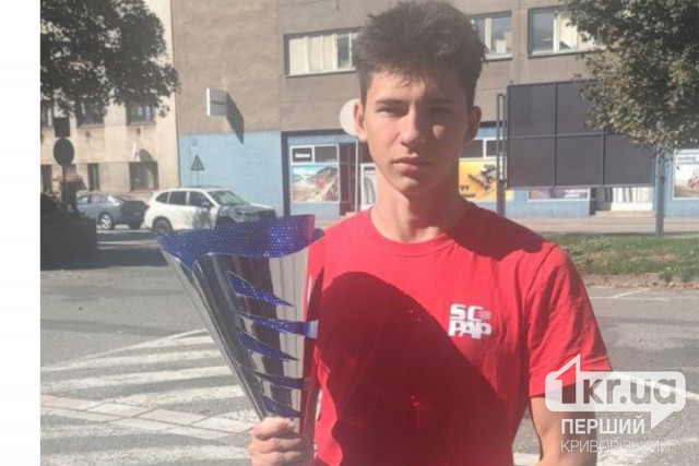 Криворожанин завоевал первое место на международном командном соревновании по плаванию