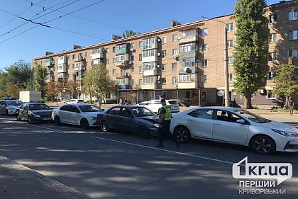 На одном из проспектов Кривого Рога произошло ДТП с участием 5 автомобилей