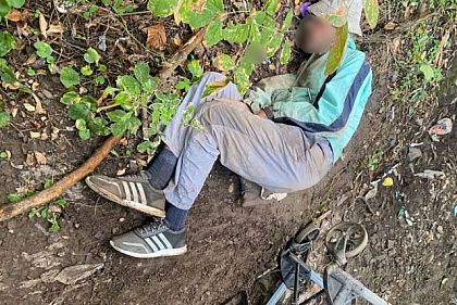 Криворожские патрульные спасли мужчину на кресле колесном, который упал под мост