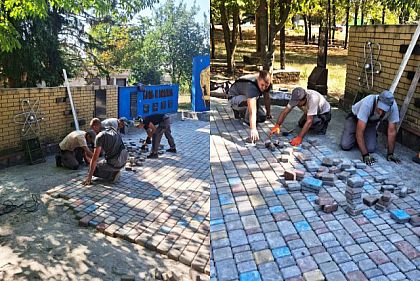 В громаде Криворожья упорядочивают территорию возле мемориального комплекса