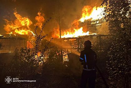 На Криворожье пожар уничтожил крышу дома и имущество внутри