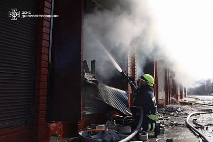 В Днепропетровской области потушили пожар в торговых павильонах на рынке