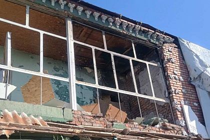 В Днепропетровской области от обстрелов пострадали два человека, повреждены дома и детский сад