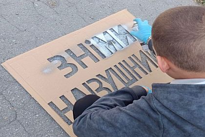 Полиция Днепропетровской области совместно со школьниками напомнила о безопасности на дороге