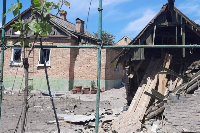 Ворожі атаки по Дніпропетровщині: двоє постраждалих залишаються в лікарні, одна людина загинула Ворожі атаки по Дніпропетровщині: двоє постраждалих залишаються в лікарні, одна людина загинула