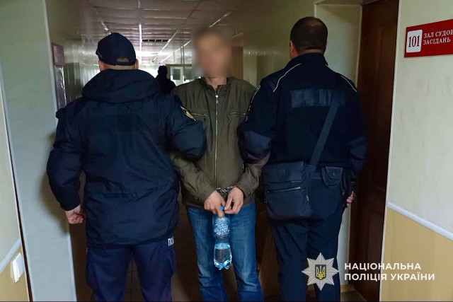 Ограбил пожилую женщину в подъезде - задержали криворожанина Ограбил пожилую женщину в подъезде - задержали криворожанина